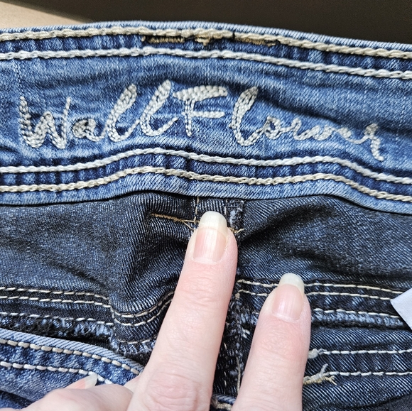 Wallflower women's size 5 jeans - Picture 6 of 11